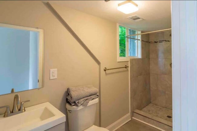 Photo - 2368 Jefferson Terrace