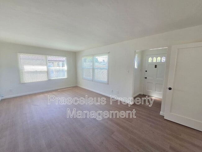 Photo - 270 Whitney St