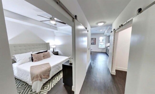 Building Photo - 3120 Smith St Unit 825