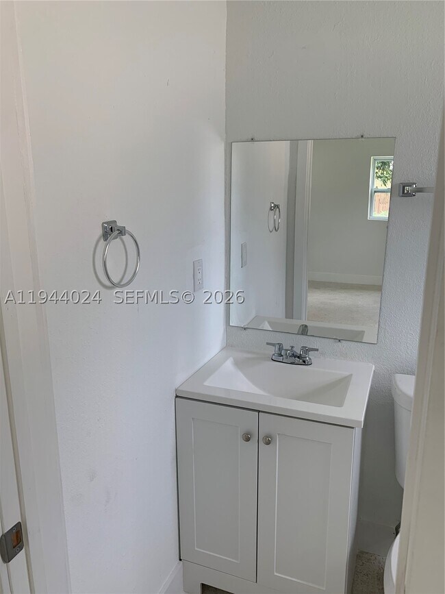 Photo - 6740 US-1