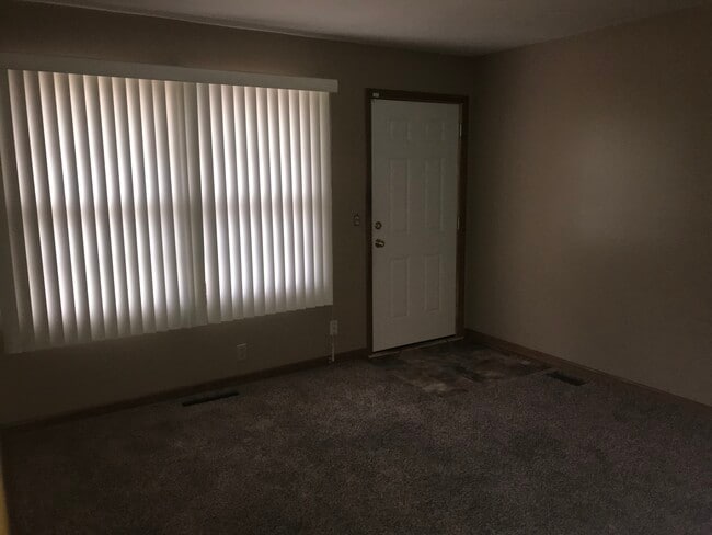 Photo - 877 S Hillcrest St Unidad 2 br brick duplex