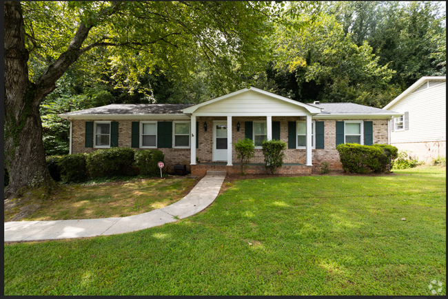 Building Photo - Delightful single-family home offers 4 spa...