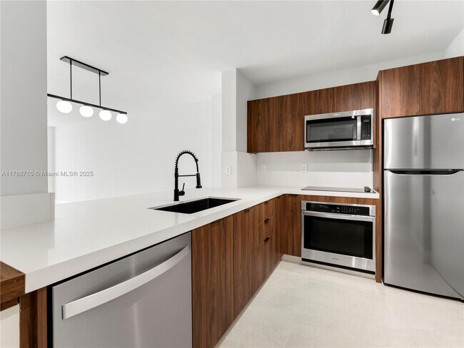 Photo - 5601 Collins Ave Condo