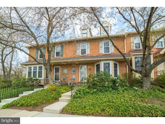 Photo - 427 Oakmont Ct