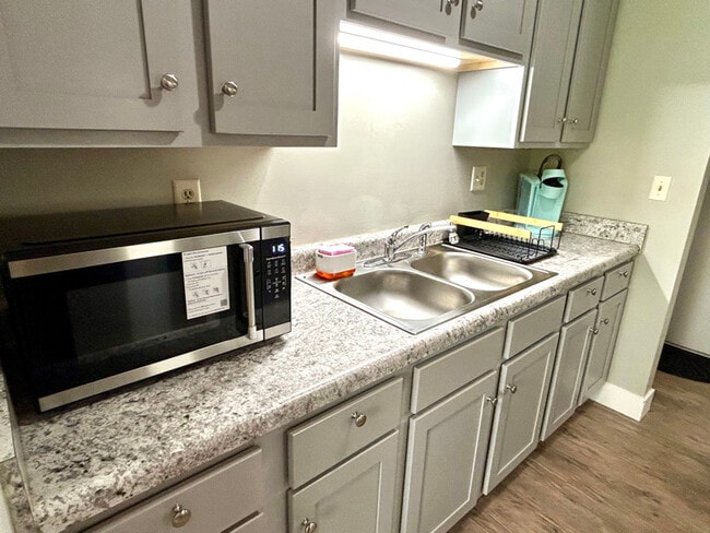 4028 N Illinois Ave Unit 11