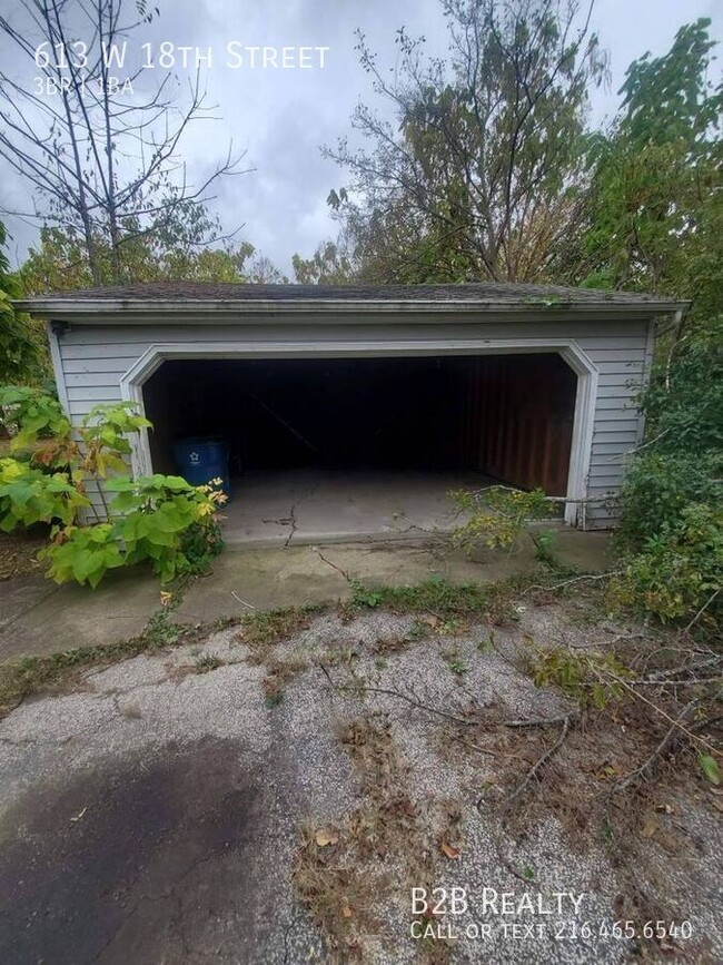 Photo - 613 W 18th St