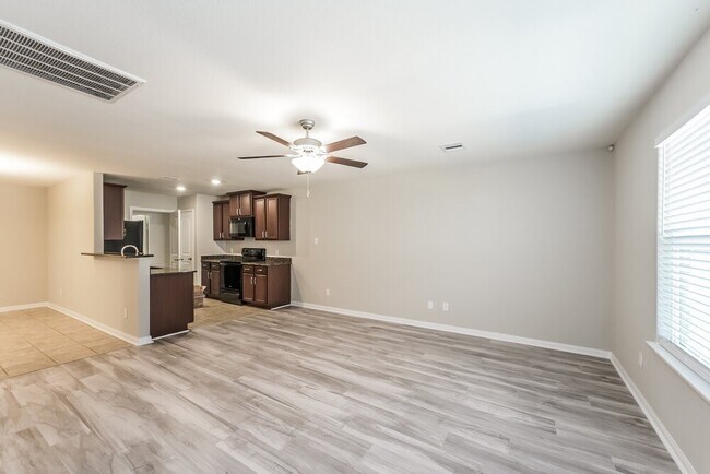 Photo - 25072 Authors Dr