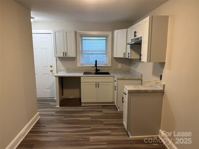 Photo - 3516 The Plaza