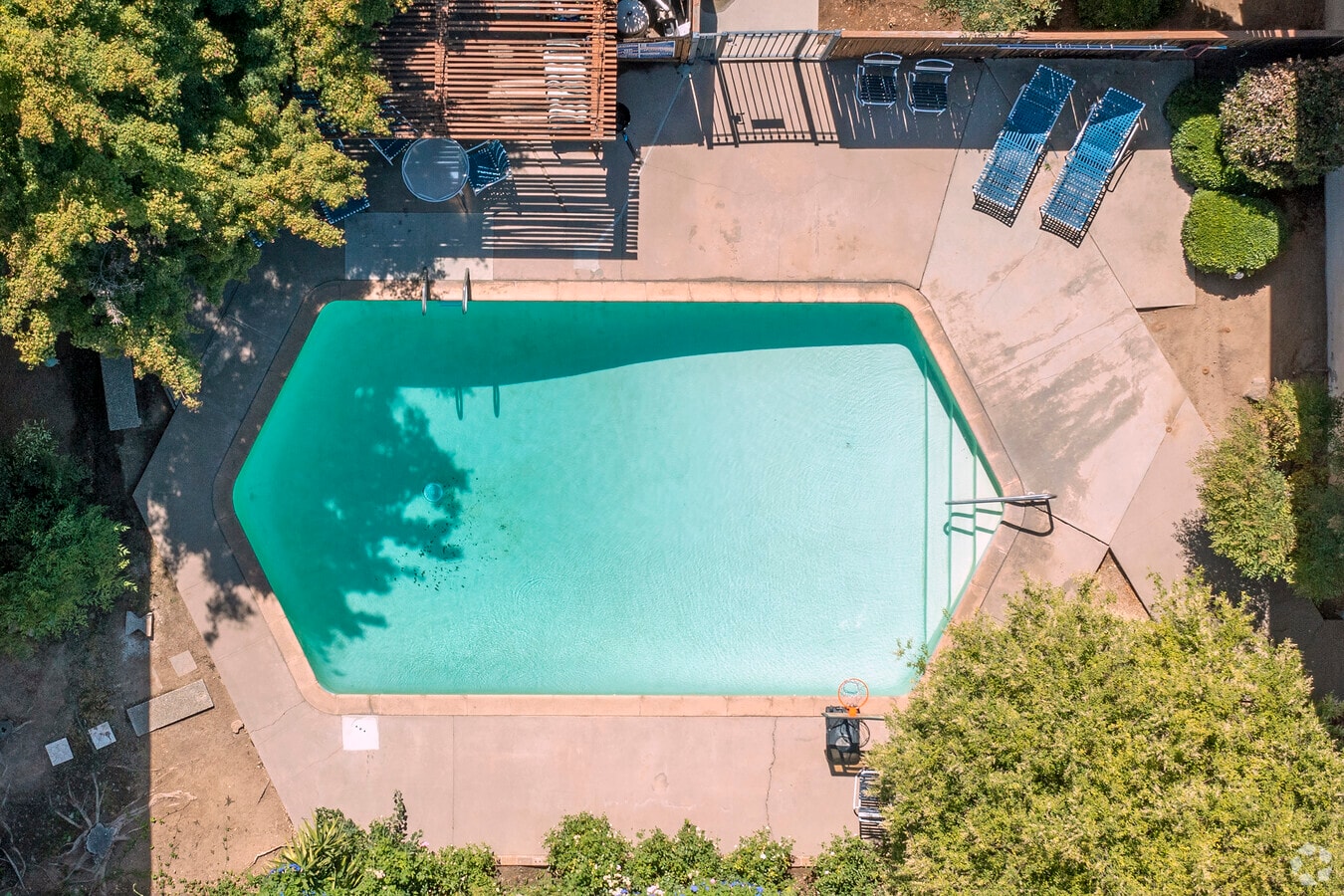 Pool - 5050 N Roosevelt Ave