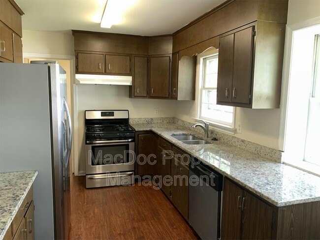 Photo - 918 Churchill Dr