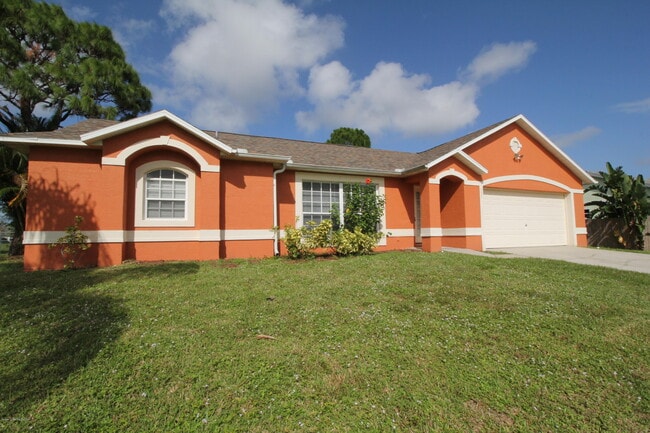 Building Photo - 737 Kempten St NW