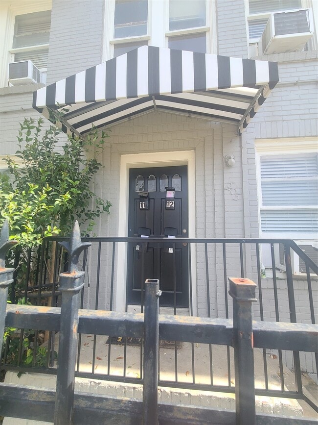 Building Photo - 4414 Woodside St Unit 10