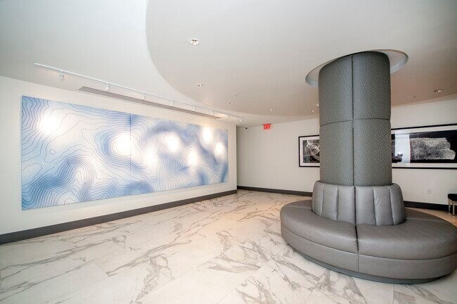 Photo - 8 Museum Way Unidad 1702