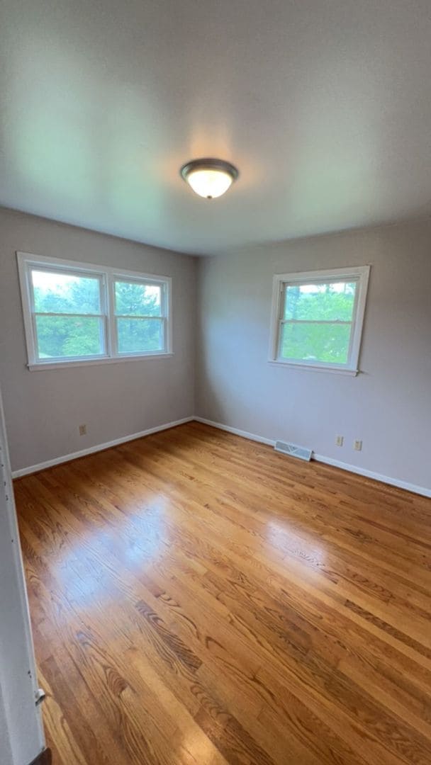 Photo - Oaklawn Avenue 3645/3647 Unit 3647