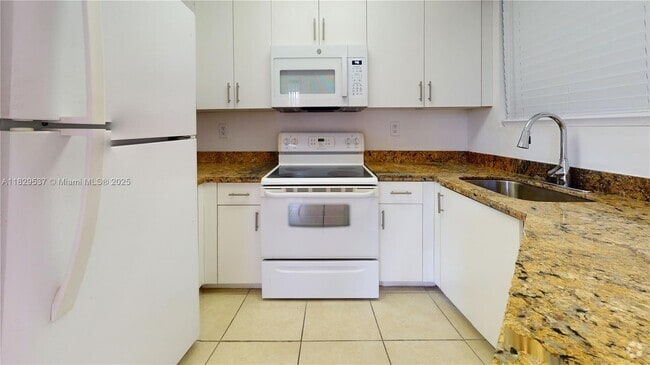 Building Photo - 8215 SW 152nd Ave Unit G-205 Rental