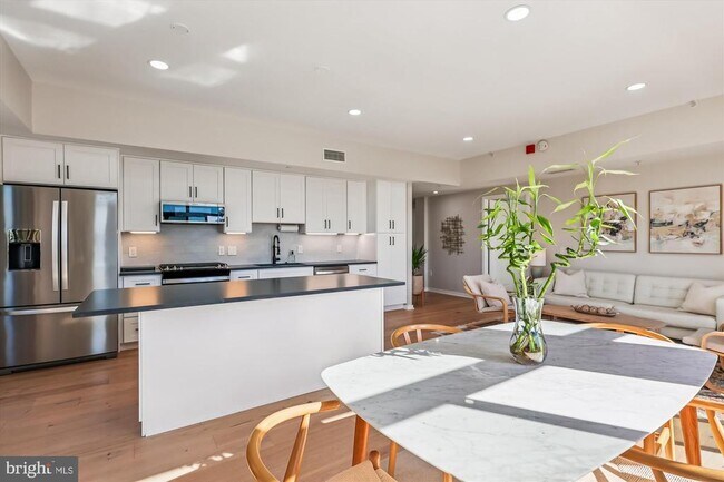 Photo - 475 K St NW Unidad 1116