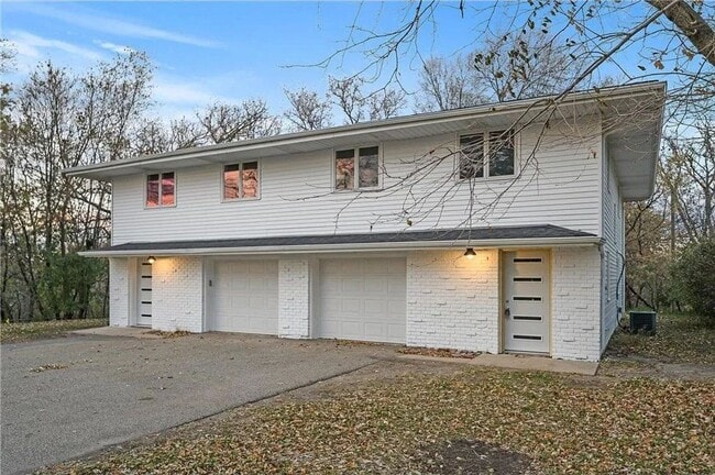 Building Photo - Hopkins Townhome for Rent