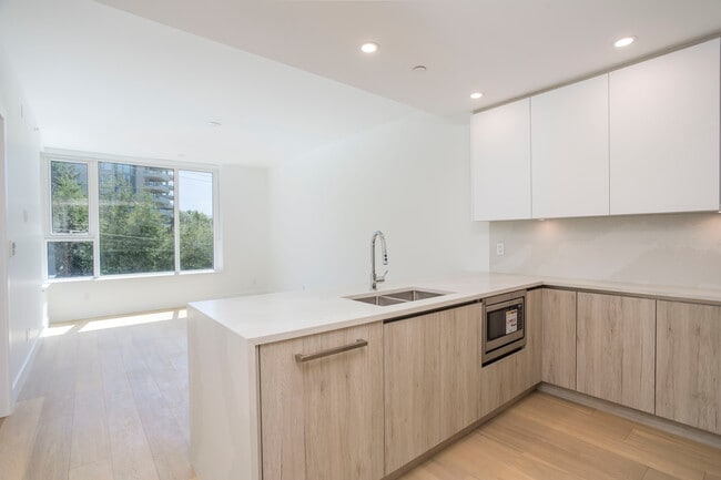 Photo - 313-423 6th St Unit 313