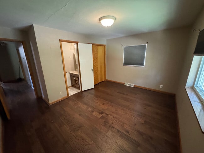 Photo - 822 Sutherland Dr