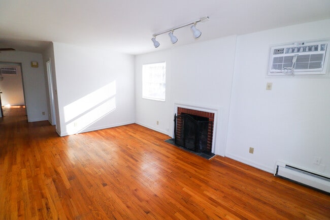 Photo - 1954 Rockland Ave