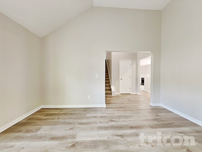 Photo - 1099 Sugarcreek Way