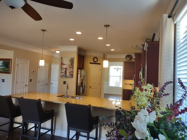 Building Photo - Amazing Four Bedroom Home with GREAT Commu...