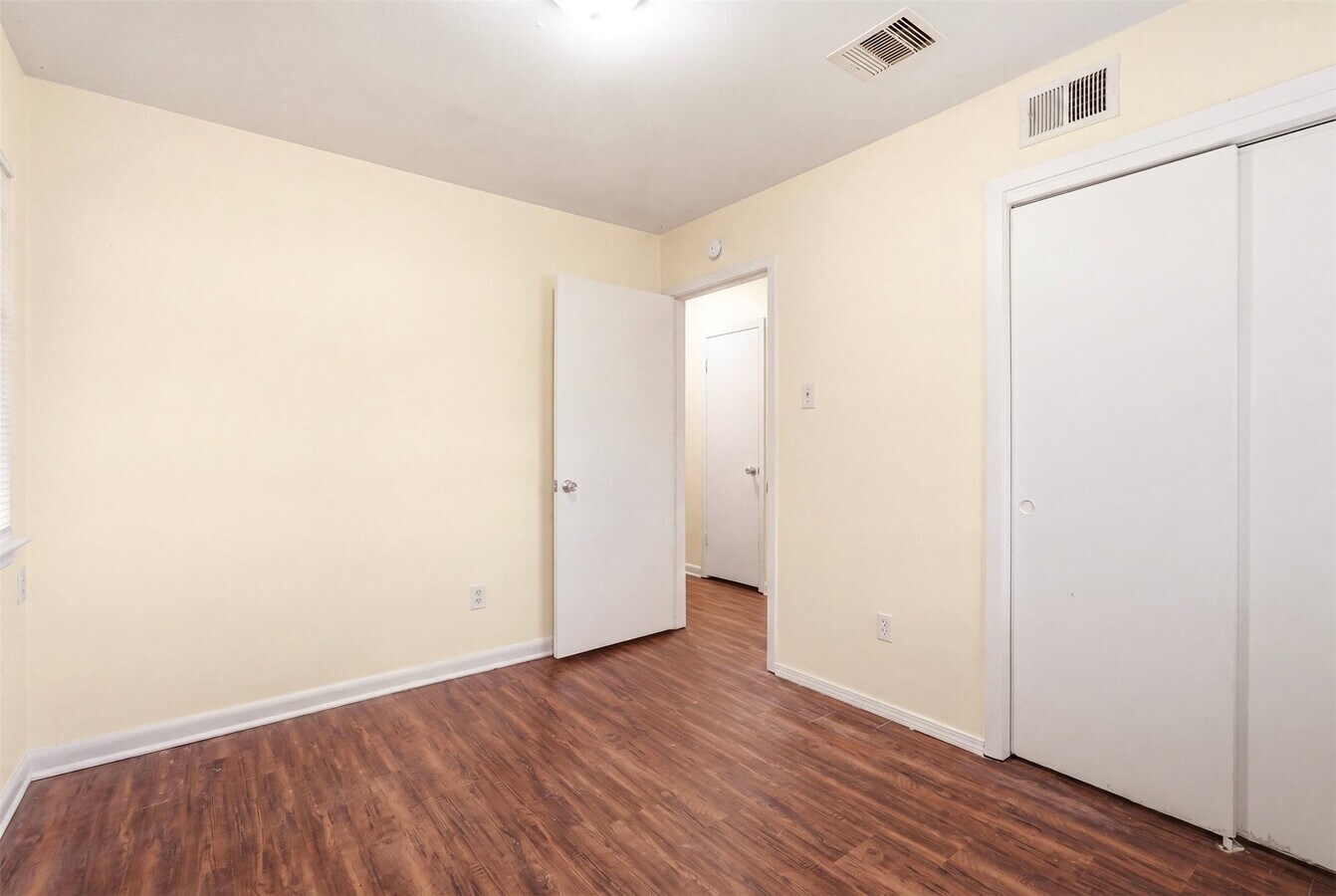 Photo - 10227 Glenmawr Dr