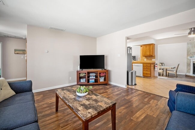 Photo - 10 Explorer Rd