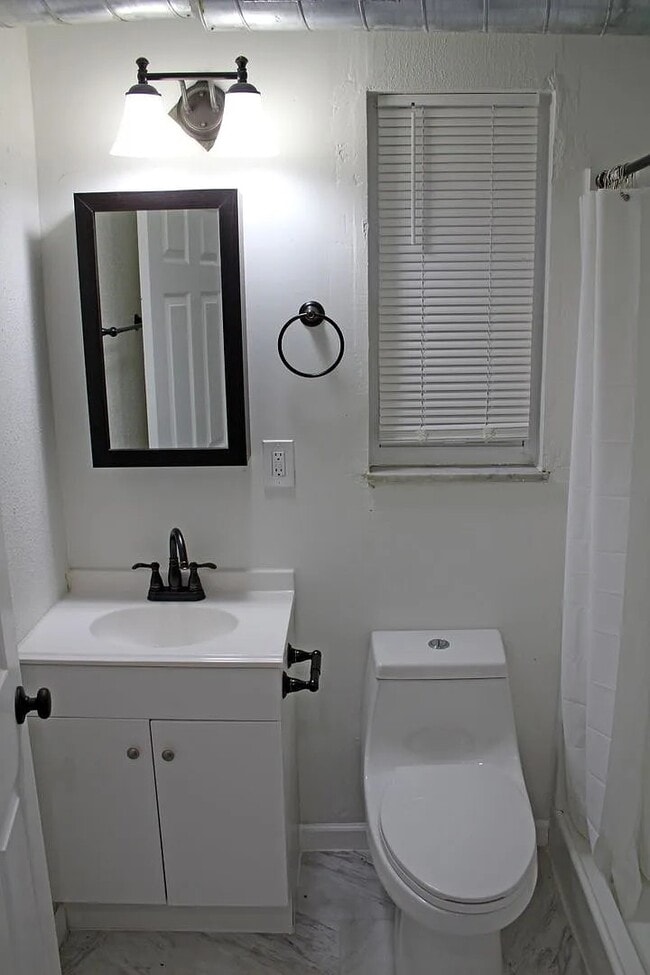 Photo - 527 Herbert St