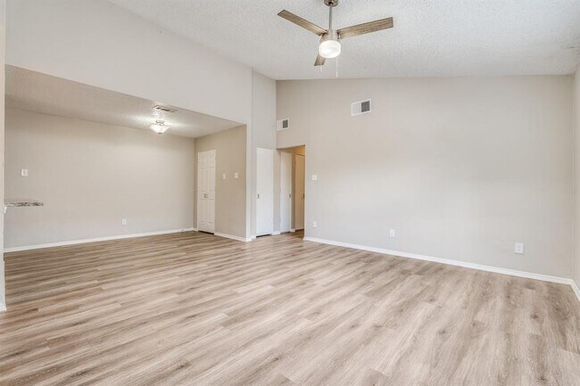 Photo - 1428 Lakecrest Dr