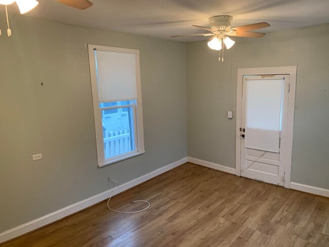 Photo - 1 bedroom Historic Cottage half Block from Canal