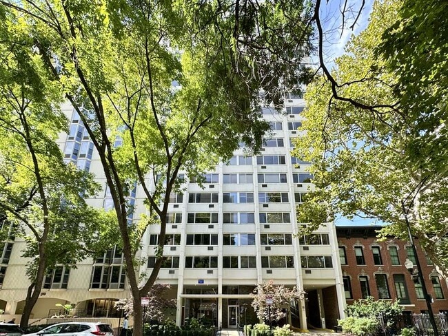 Building Photo - 1518 N Dearborn Pky Unit 11F