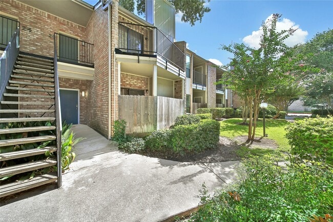 Building Photo - 8100 Cambridge St Unit 25