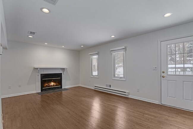 Photo - 8 Somerset Hills Village