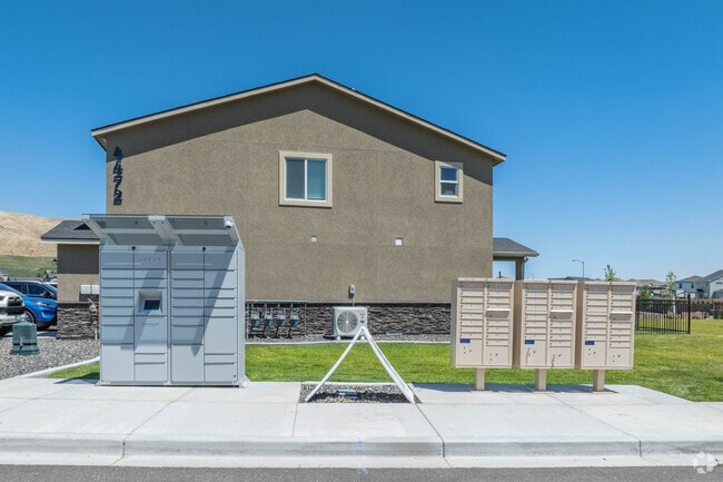 Servicio de paquete LuxurOne - West Vine Townhomes