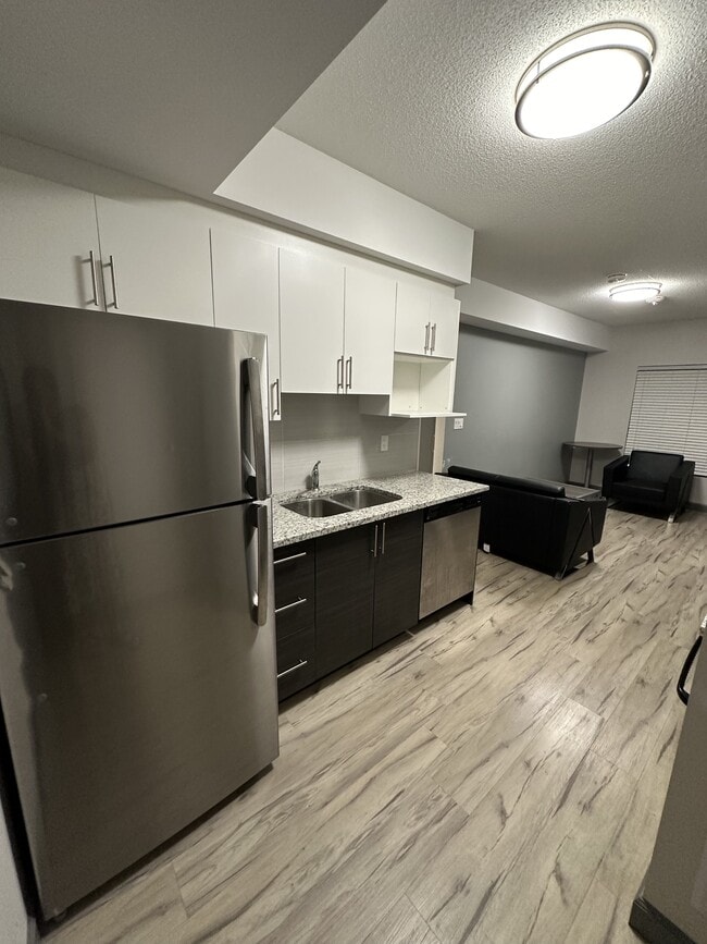 Building Photo - 258A-258A Sunview St