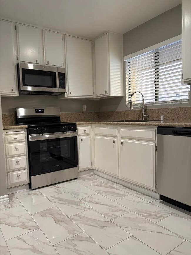 Photo - 350 Burchett St Unit 112