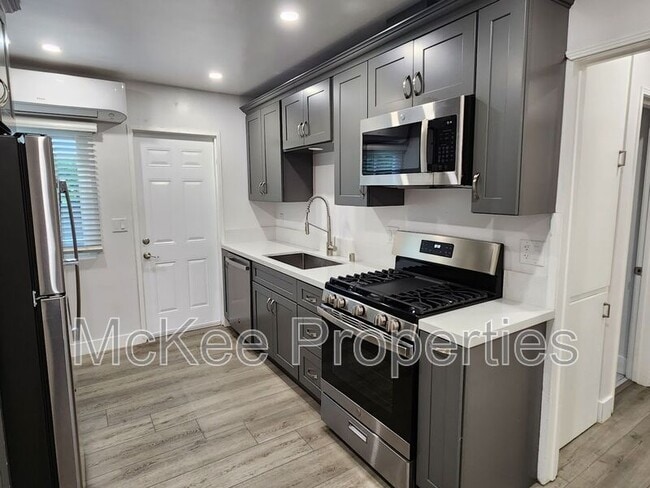 Photo - 1660 Cable St