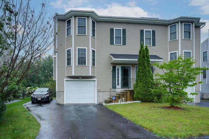 Photo - 23 Honeysuckle Rd Townhome
