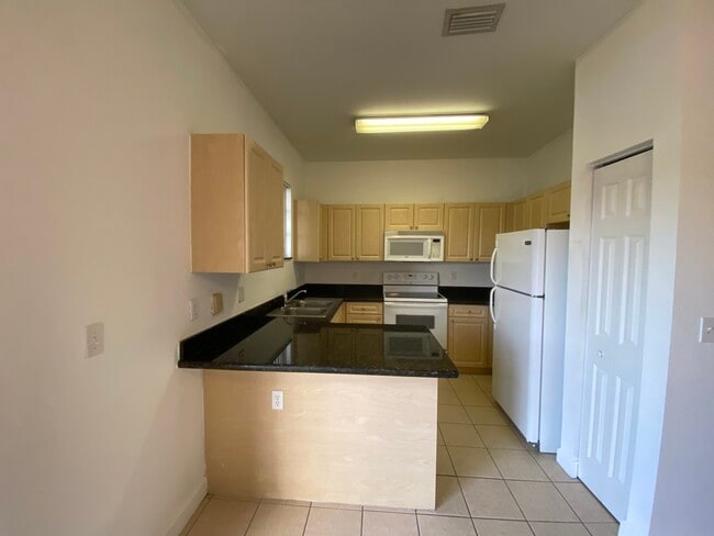 Photo - 2641 NE 4th St Unit 204