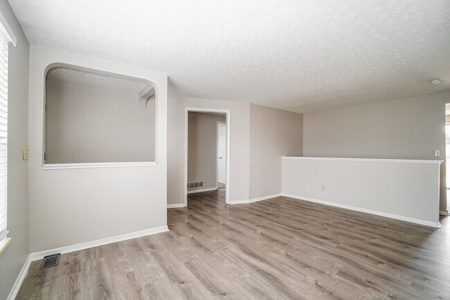 Photo - 4880 River Trail Ct