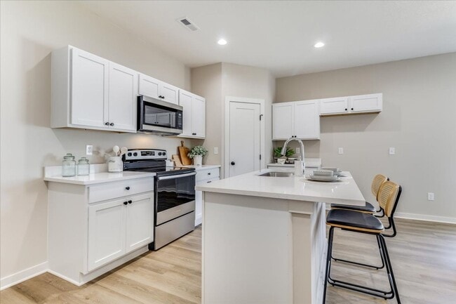 Photo - 2331 W MacArthur Rd