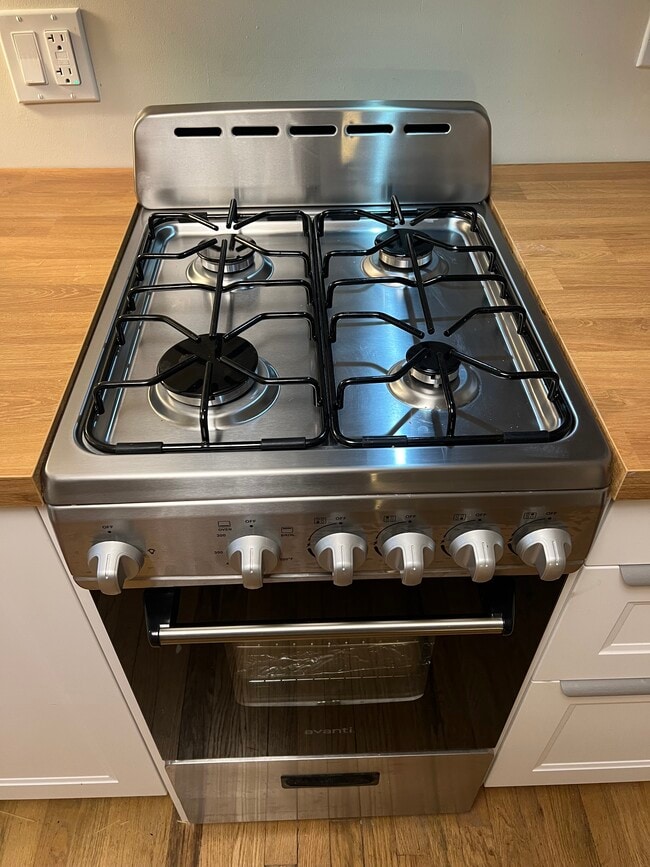 new ikea gas range/oven - 2446 W Thomas St Unit 1R