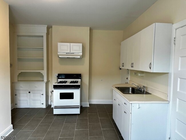 19 Bowers Ln Unit B