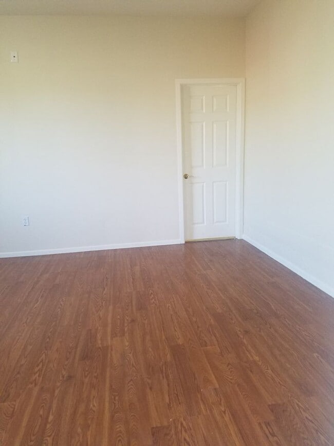 Photo - 11232 Fulmer Dr Unidad Fulmer #B