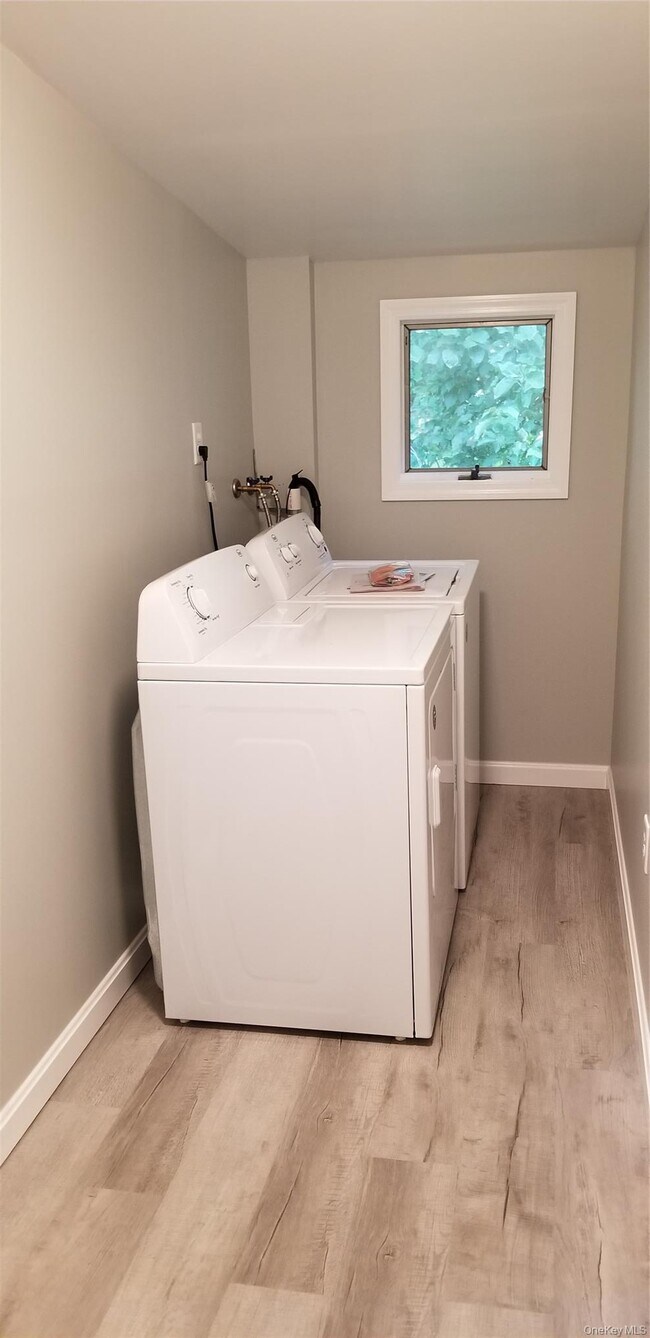 Photo - 542 W Broadway