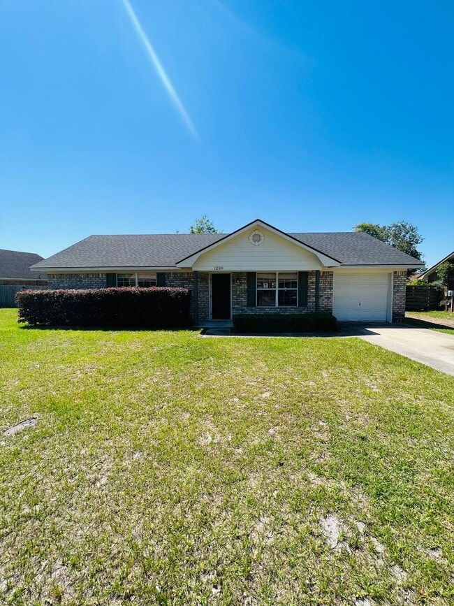 Building Photo - 3 Bedroom 2 Bath Pet Friendly Home.