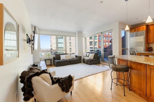 Photo - 99-105-105 Broad St Unidad 7E