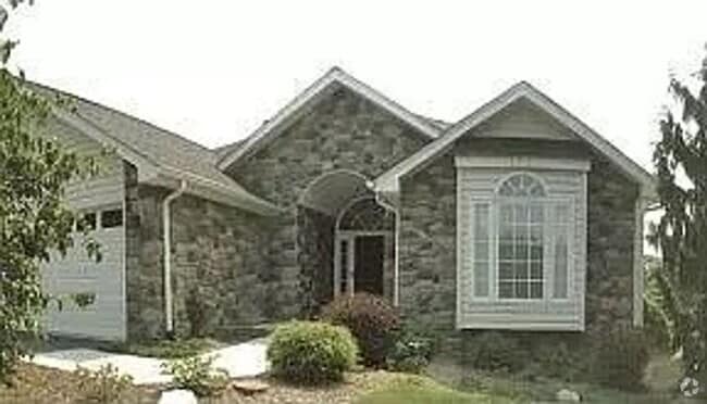 Building Photo - 3 Bed/2 Bath. Master on Main. Close to V... Rental
