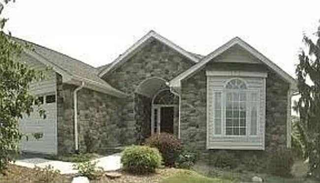 3 Bed/2 Bath. Master on Main. Close to V... - 3 Bed/2 Bath.  Master on Main.  Close to V... House